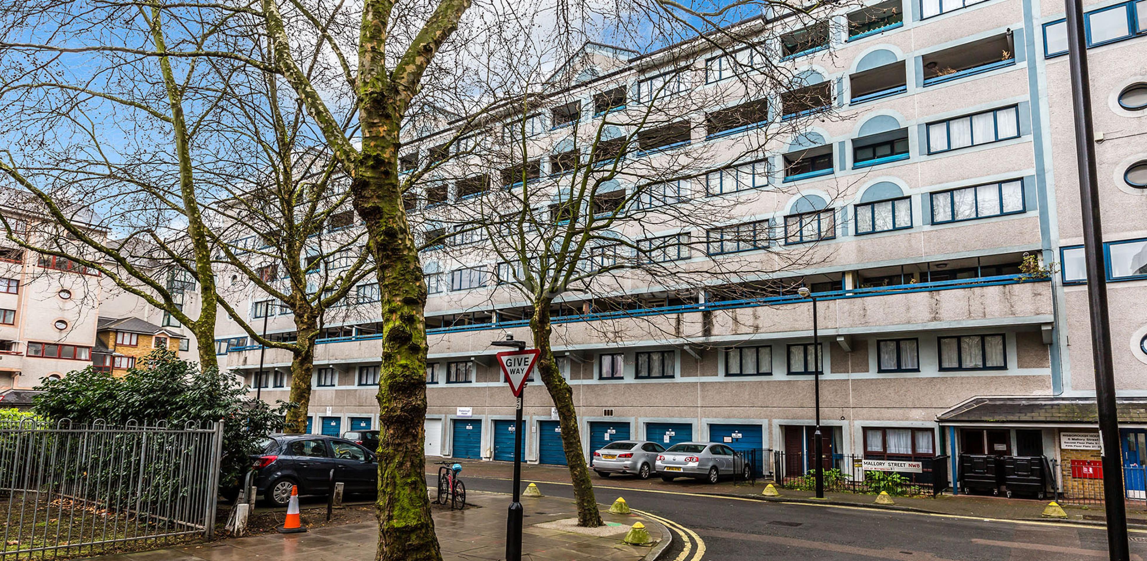 			NEW INSTRUCTION!, 3 Bedroom, 1 bath, 1 reception Flat			 Mallory Street , MARYLEBONE / LISSON GROVE NW8